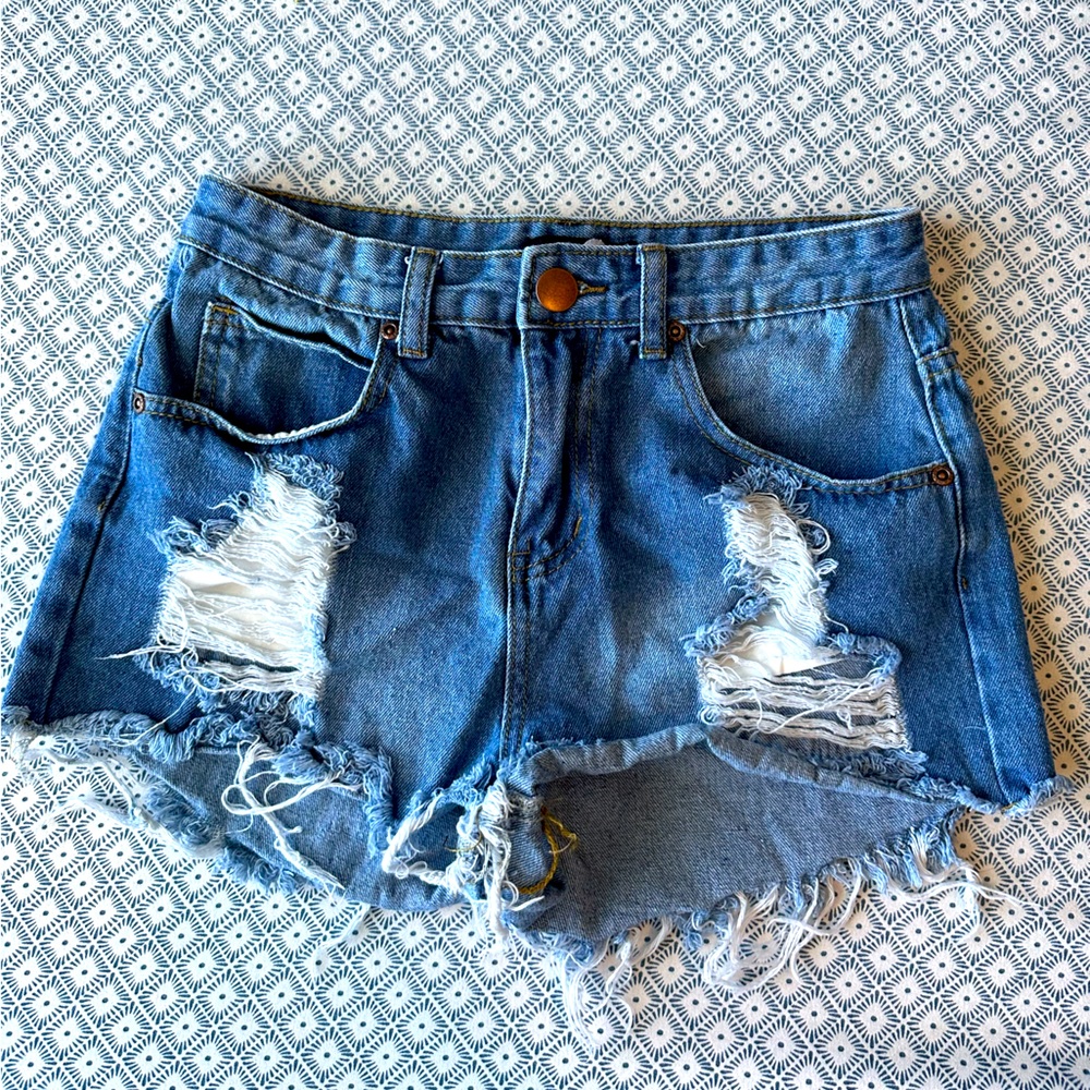 Boohoo high rise Jean Shorts Women’s size US 4
